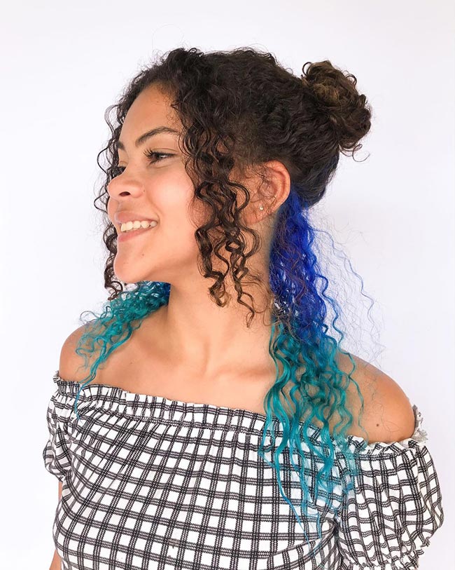 Cabelo Cacheado Azul