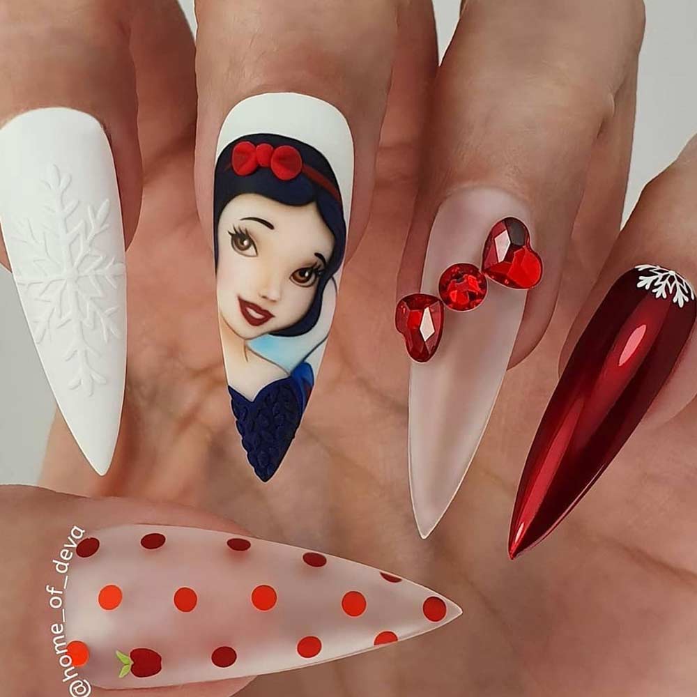 Snow White Decorated Nail