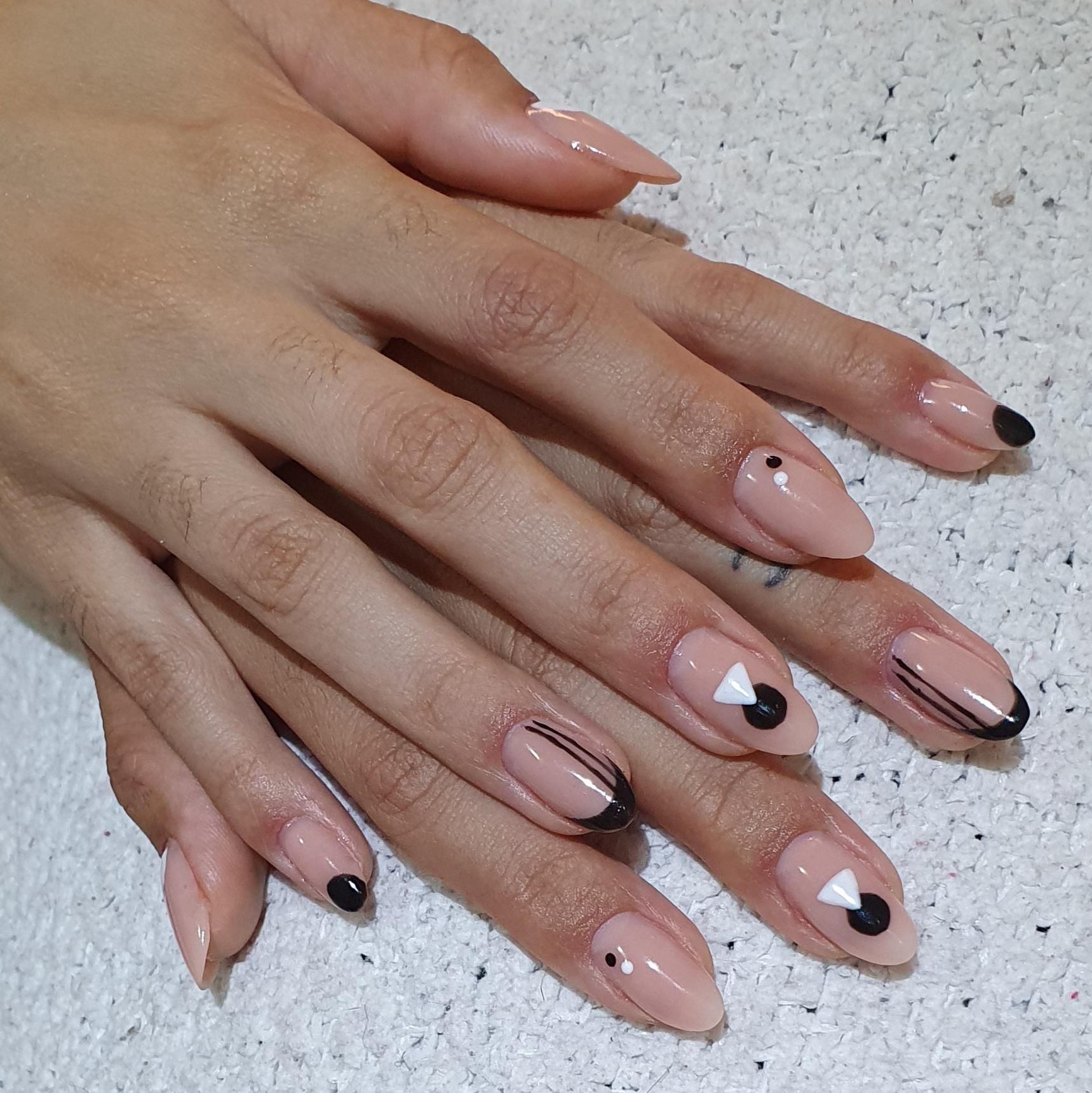 Unhas Decoradas Em Preto E Branco