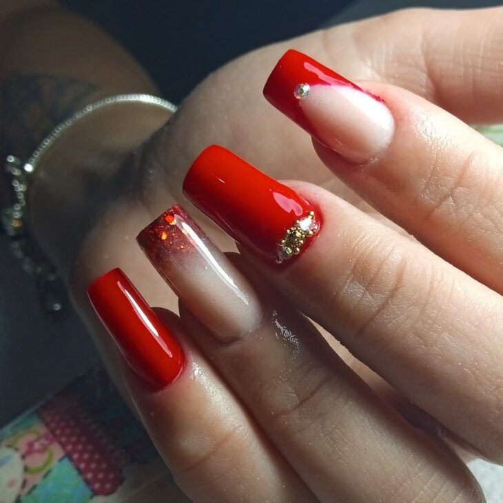 unhas-vermelhas-com-glitter