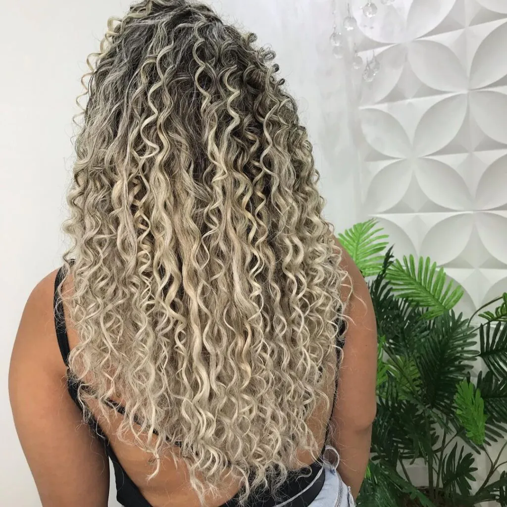 Cabelo Cacheado Loiro