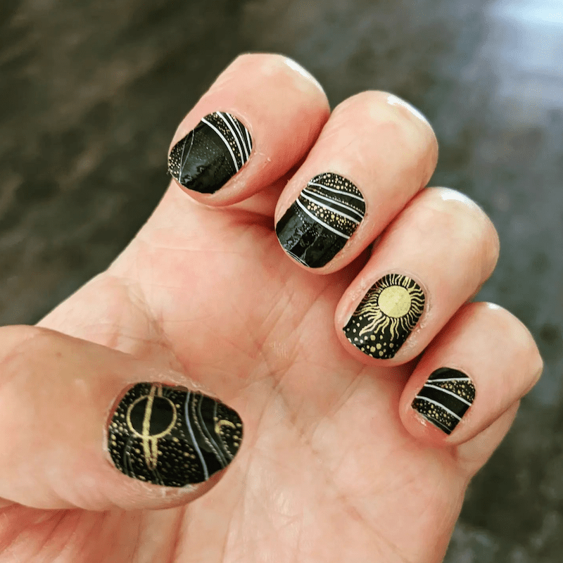 unhas-decoradas-preto-com-dourado