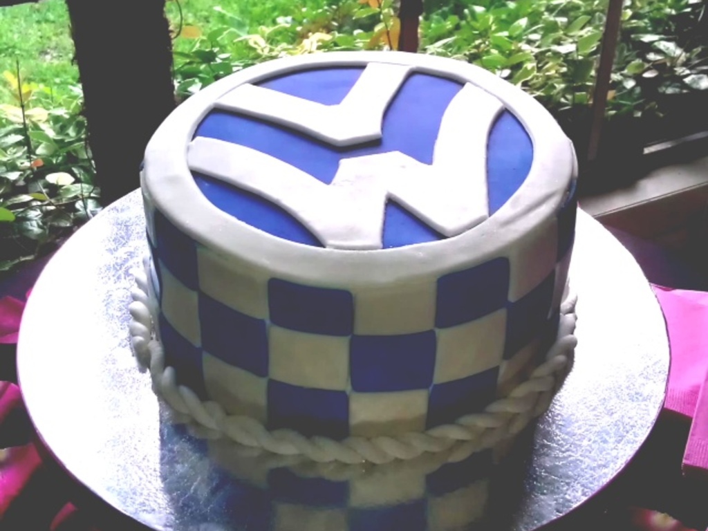 Volkswagen Decorated Cake