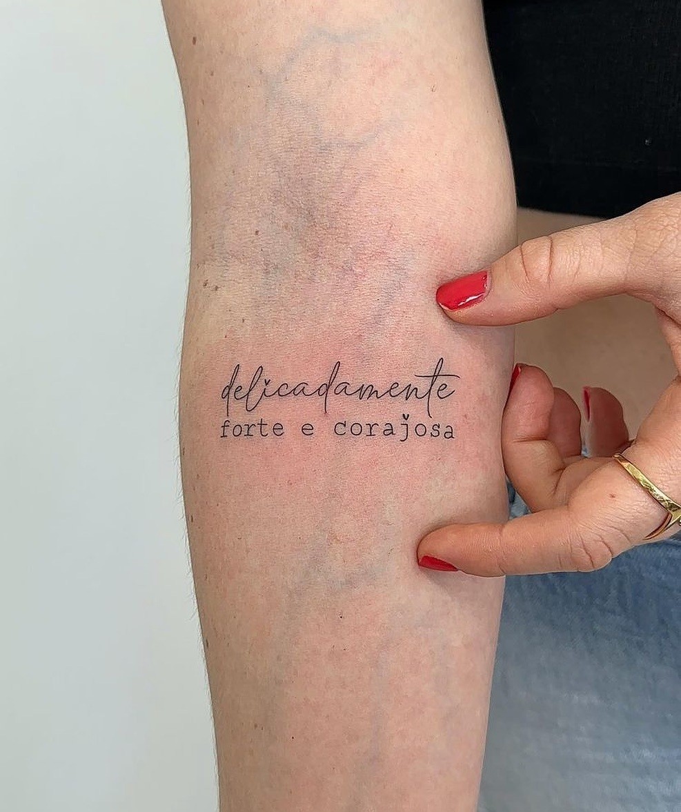 tatuagem feminina no antebraço frases