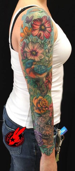 tatuagem-feminina-braco-fechado-flores