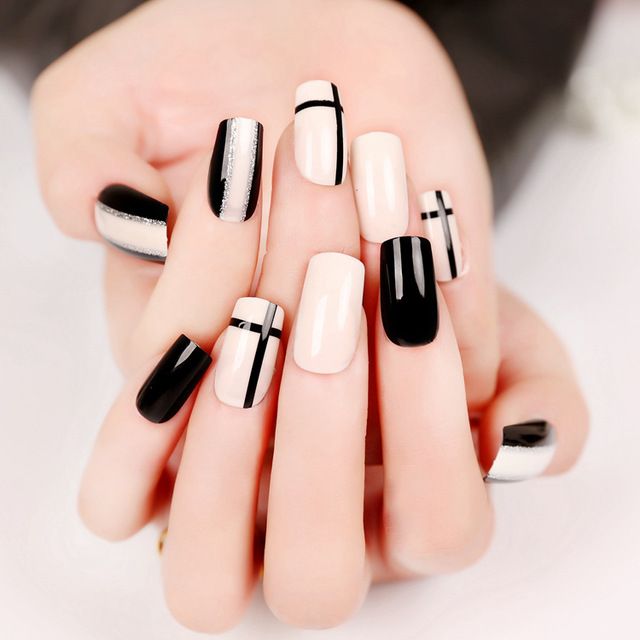 Unhas Decoradas Em Preto E Branco