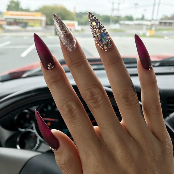 Unhas Stiletto Decoradas