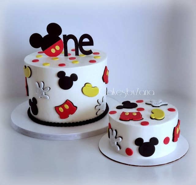 Mickey decorated cake