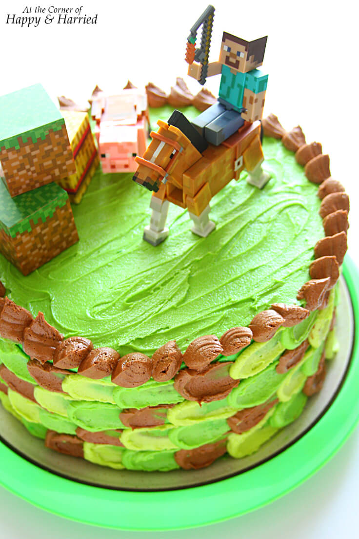 Minecraft decorated cake