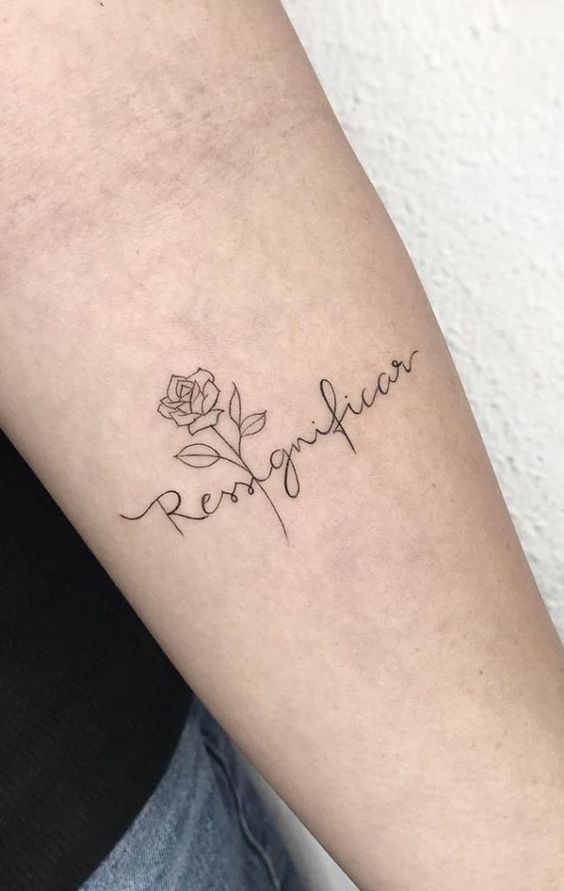 tatuagem feminina no antebraço frases