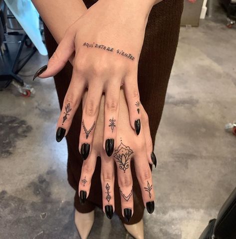 finger tattoo