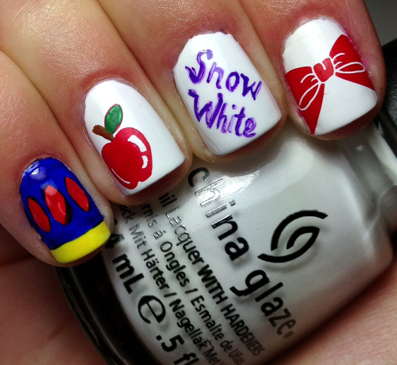 Snow White Decorated Nail