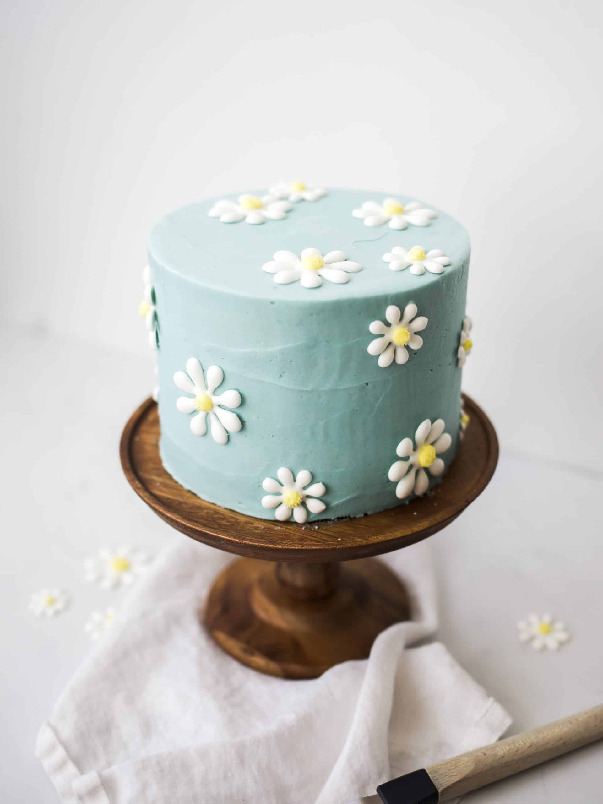 Decorated Cake Daisies