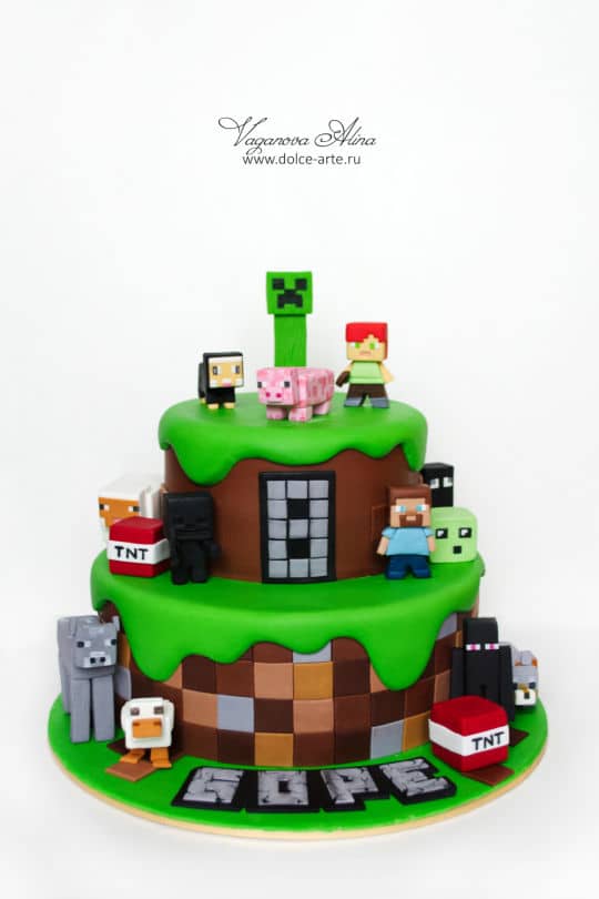 Minecraft decorated cake