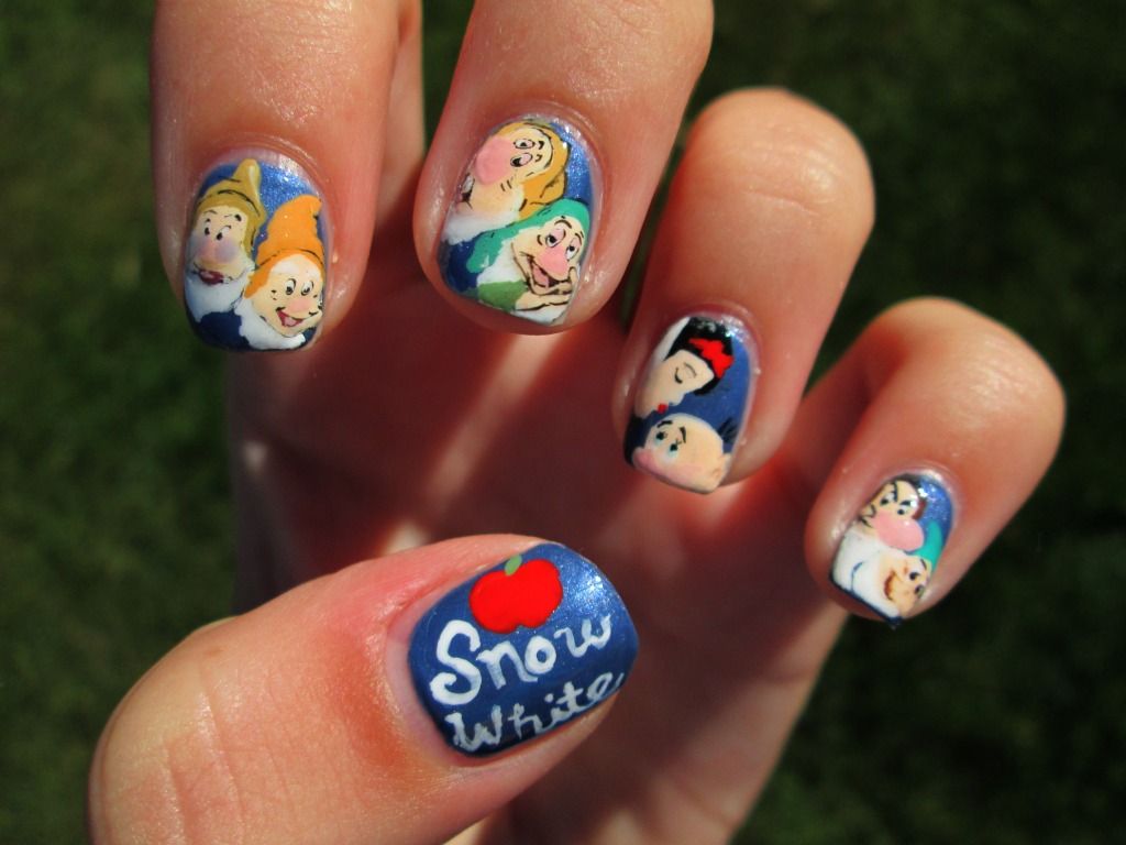 Snow White Decorated Nail