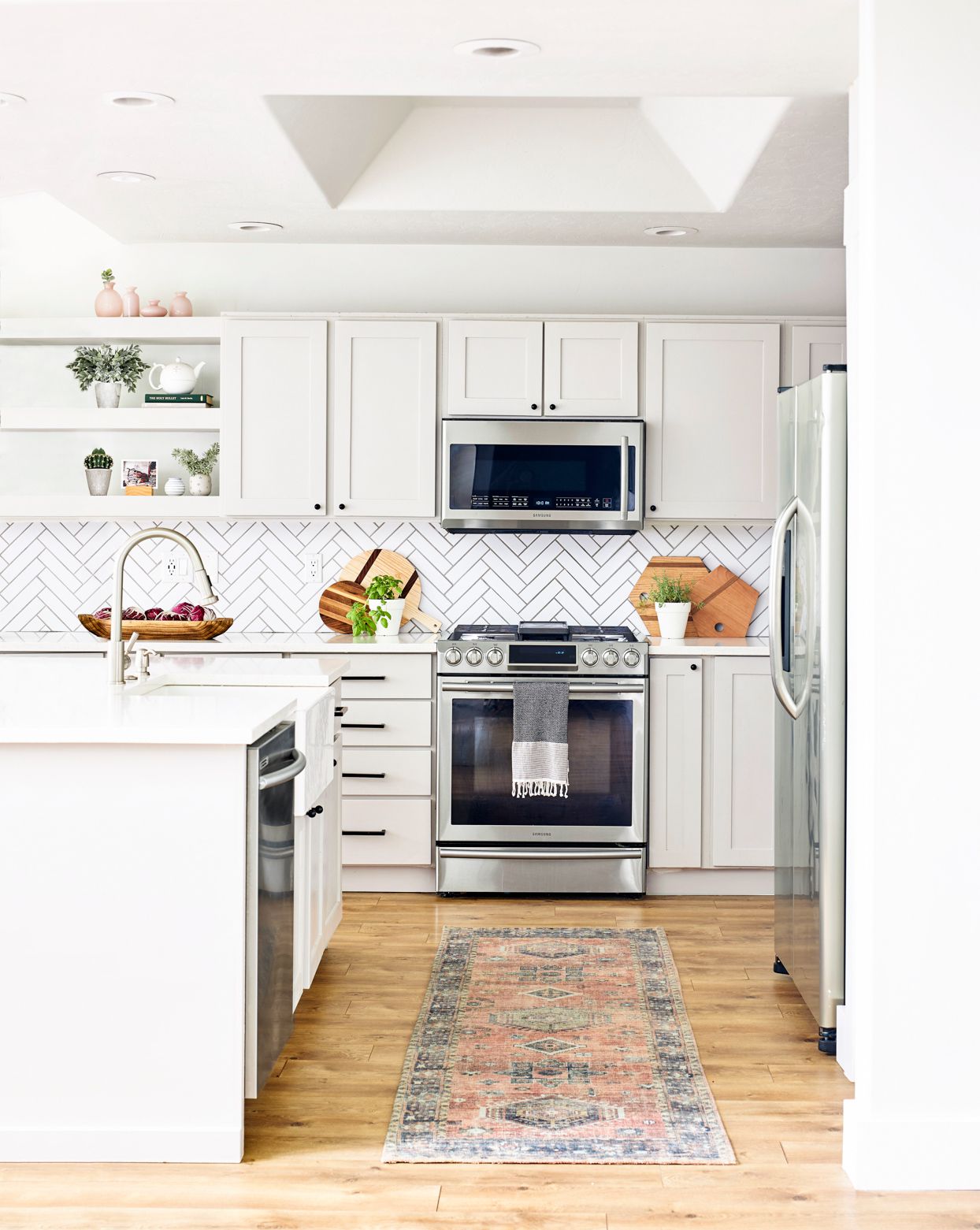 Decoration of White Kitchens