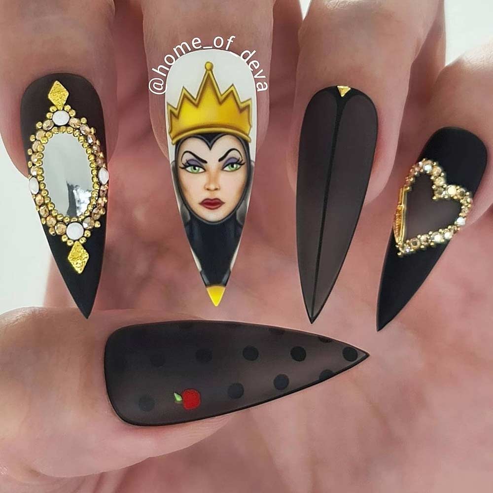 Snow White Decorated Nail