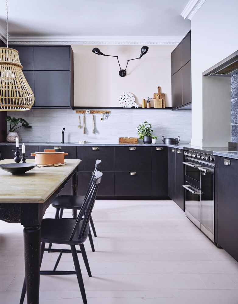 Black And White Kitchen Decoration