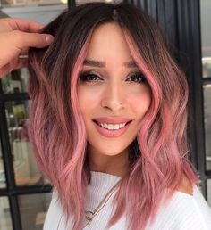 cabelo-rosa-pastel-feminino