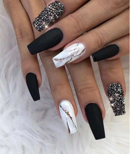 Black and White Decorated Nail