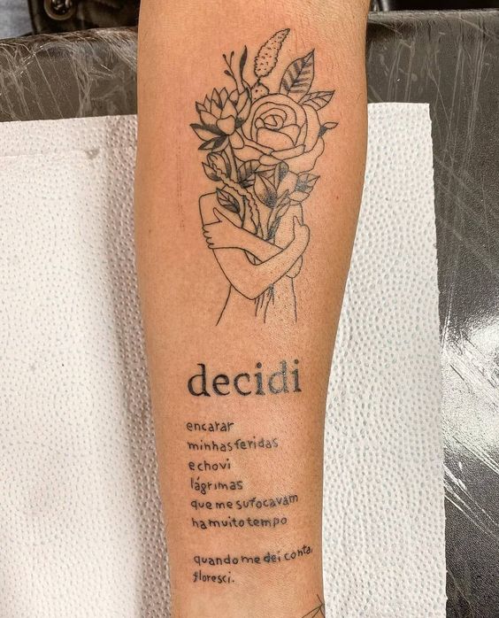 tatuagem feminina no antebraço frases