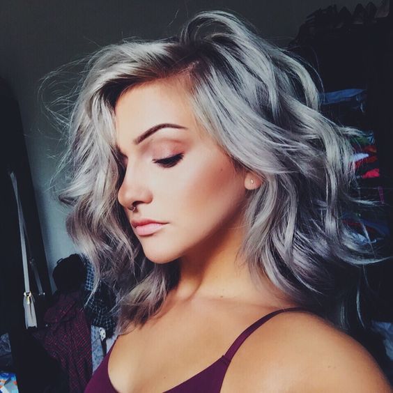 Cabelo Curto Platinado