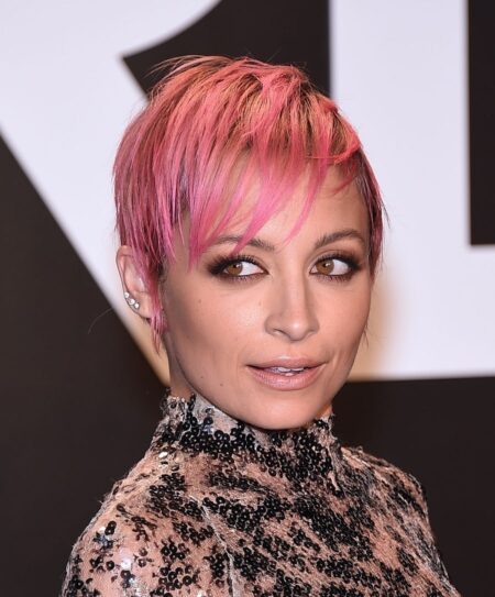 cabelo-rosa-pastel-feminino