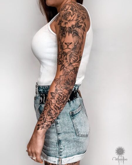 tatuagem-feminina-braco-fechado-flores