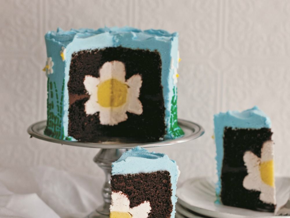 Decorated Cake Daisies