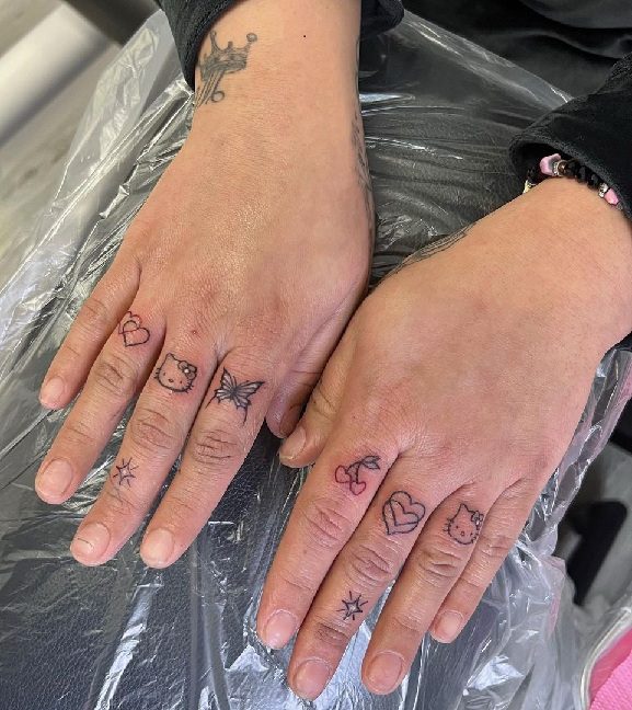 finger tattoo