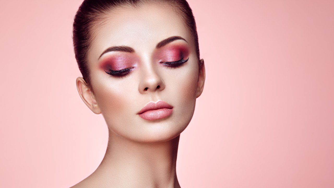 Makeup With Red Eyeshadow