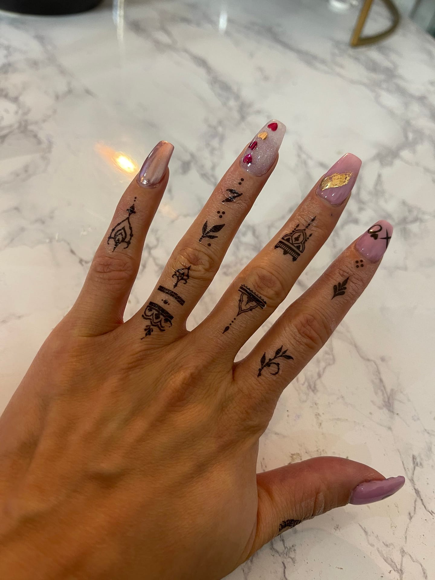 finger tattoo