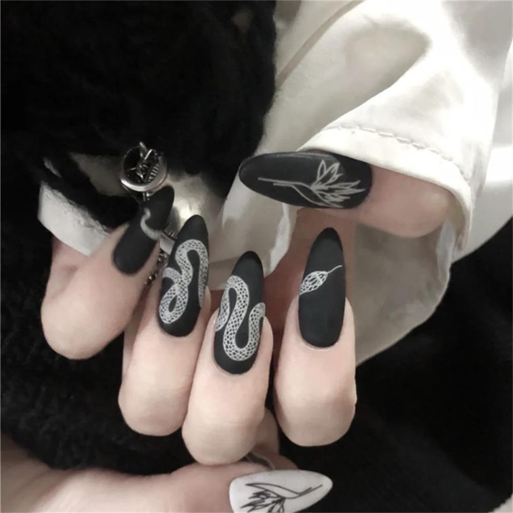 Stiletto Decorated Nail