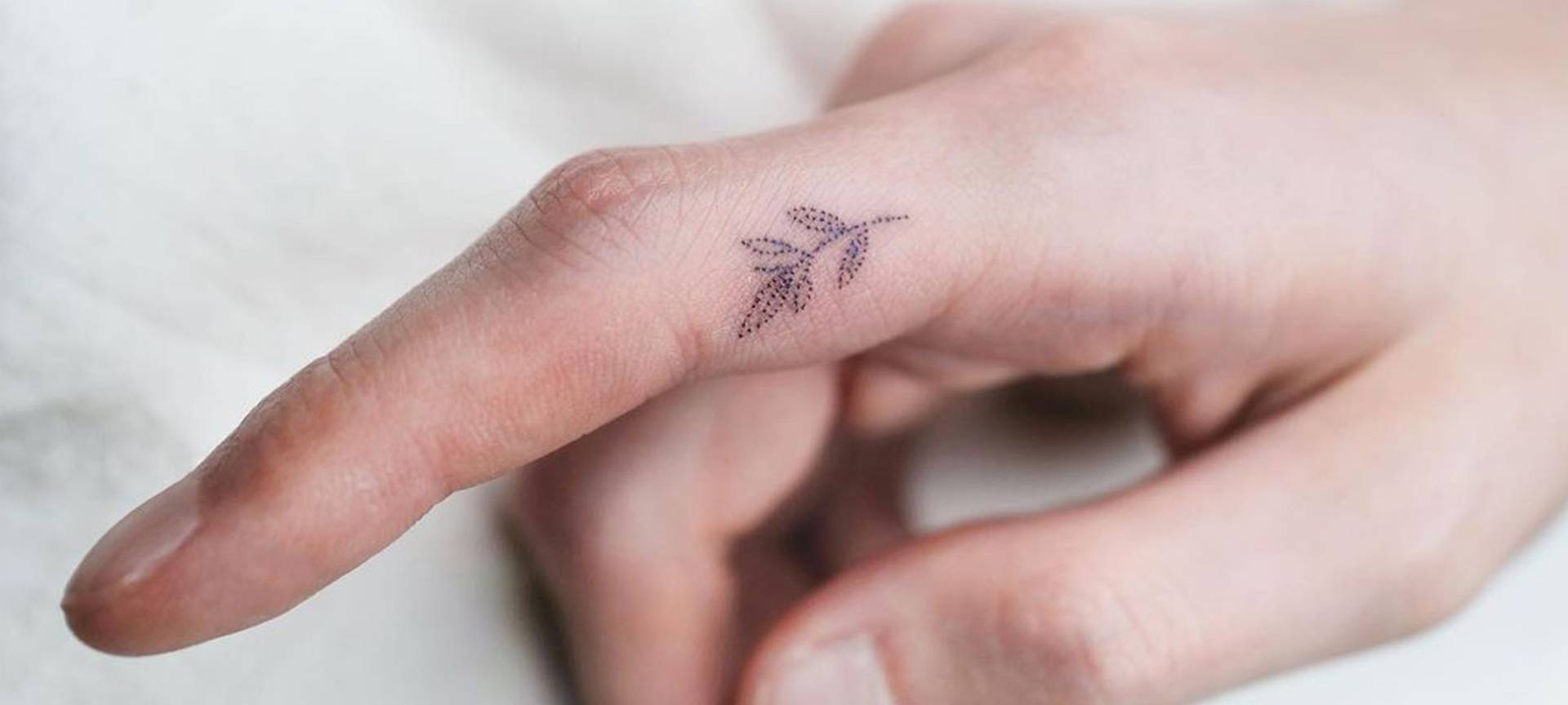 finger tattoo