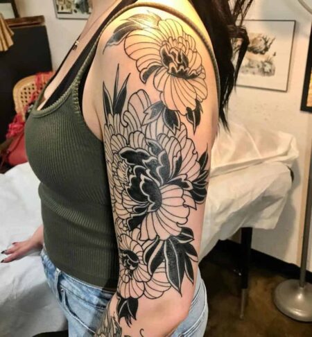 tatuagem-feminina-braco-fechado-flores