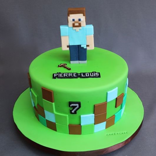 Minecraft decorated cake