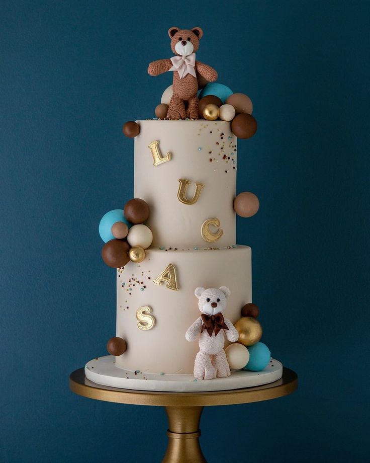 Teddy bear decorated cake