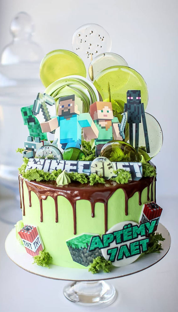 Minecraft decorated cake