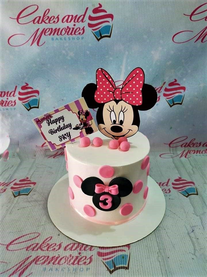 Minnie Decorated Cake