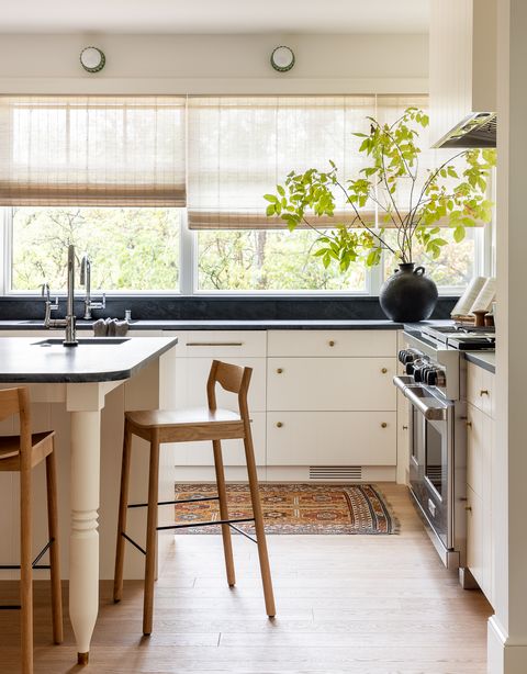 Black And White Kitchen Decoration