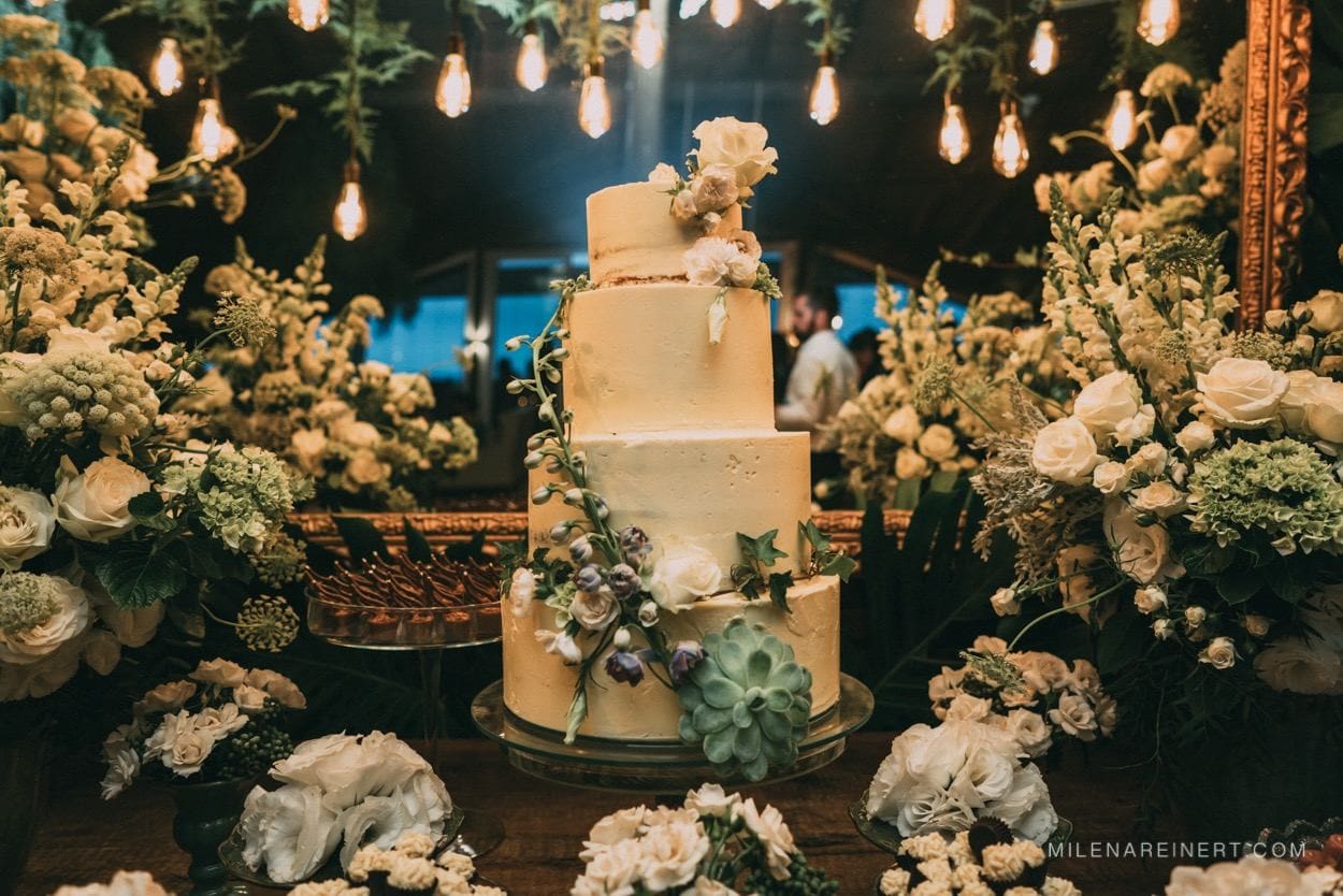 Bolo de Casamento Na Praia