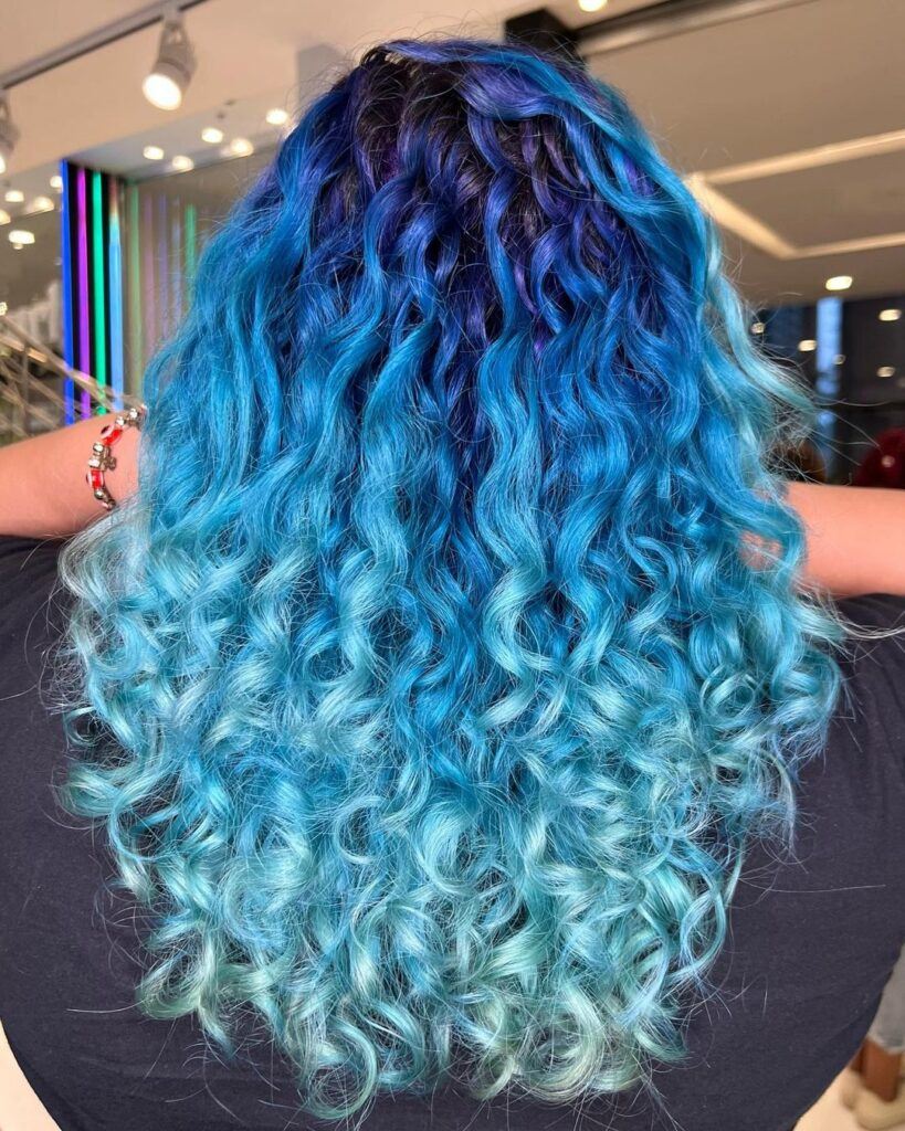 Cabelo Cacheado Azul