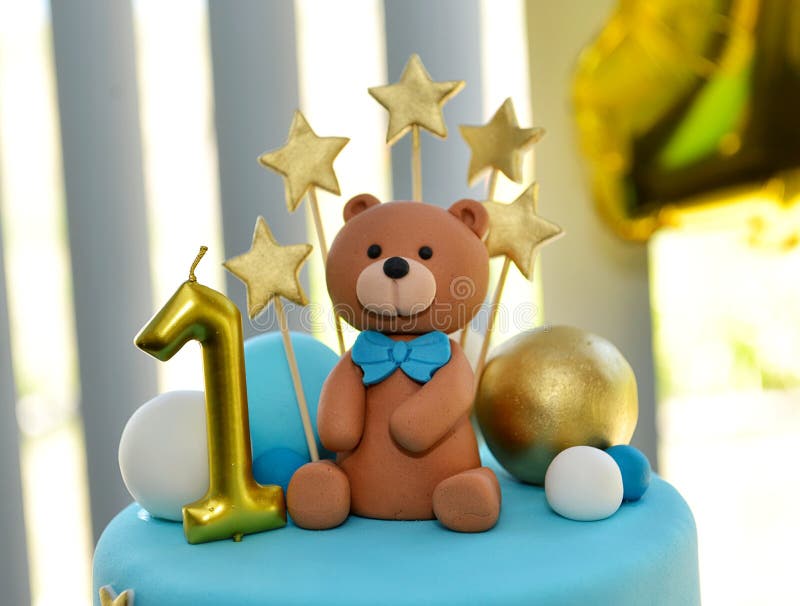 Teddy bear decorated cake