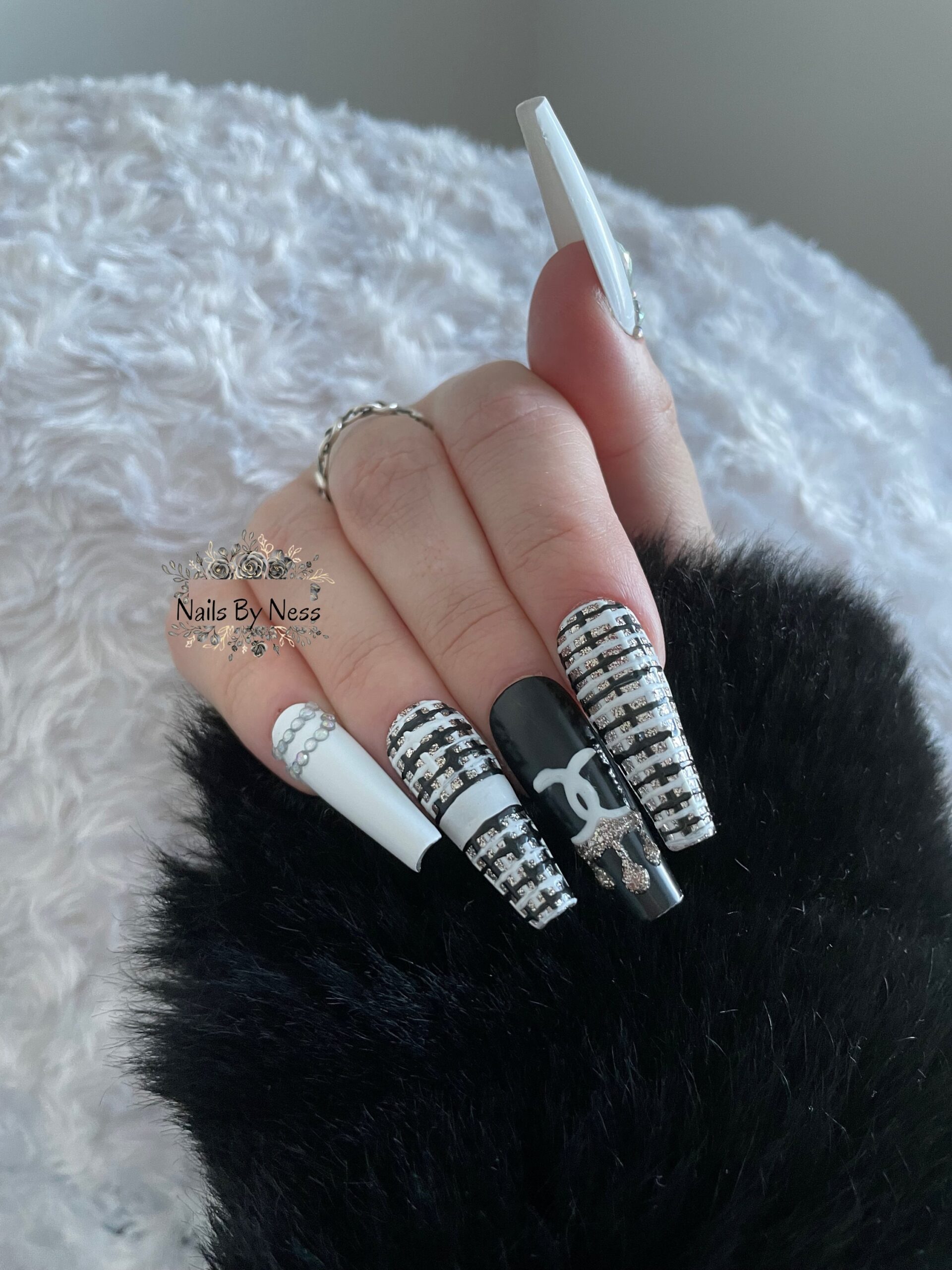 Decorated nails in black and white