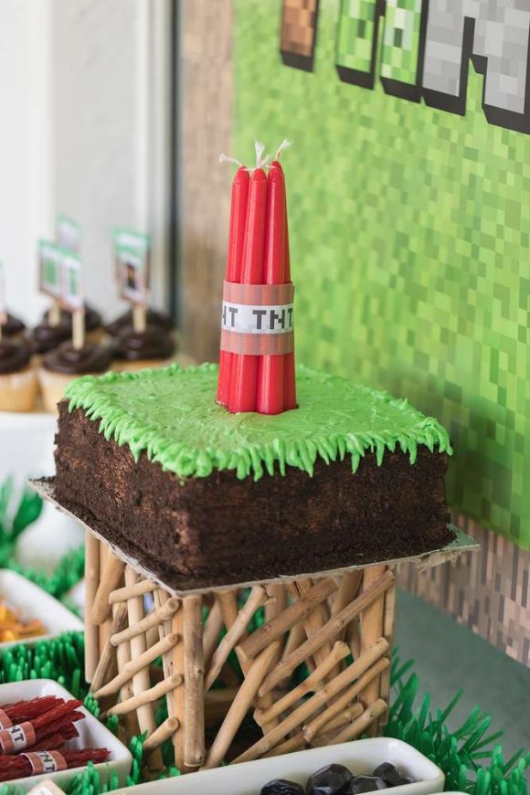 Minecraft decorated cake