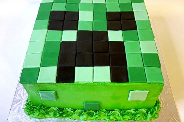 Minecraft decorated cake