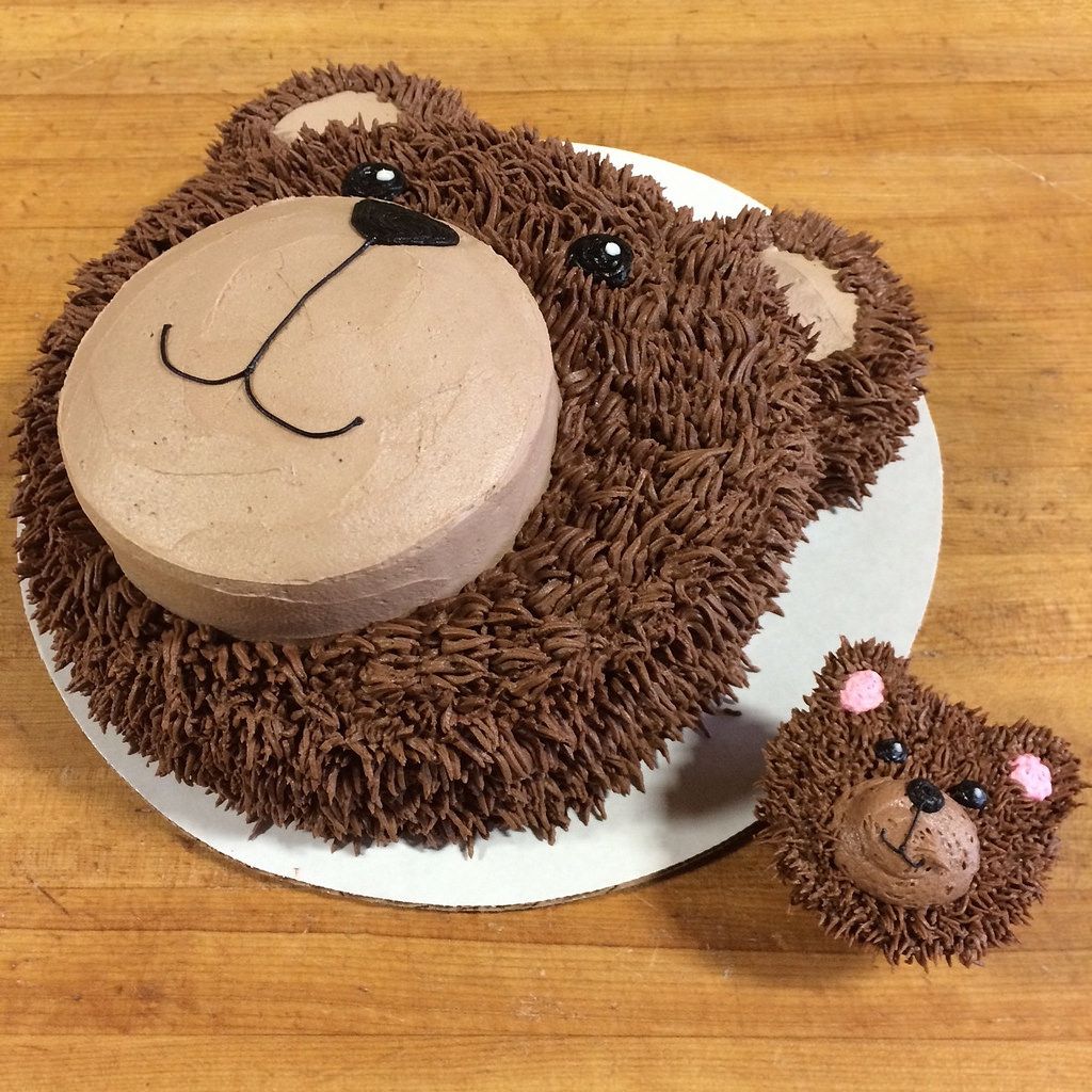 Teddy bear decorated cake