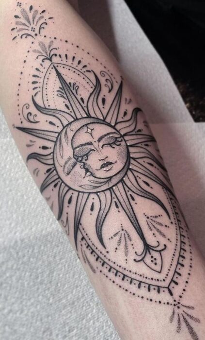 tatuagem-feminina-sol-e-lua