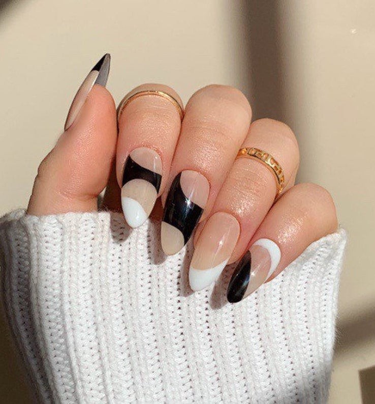 Decorated nails in black and white