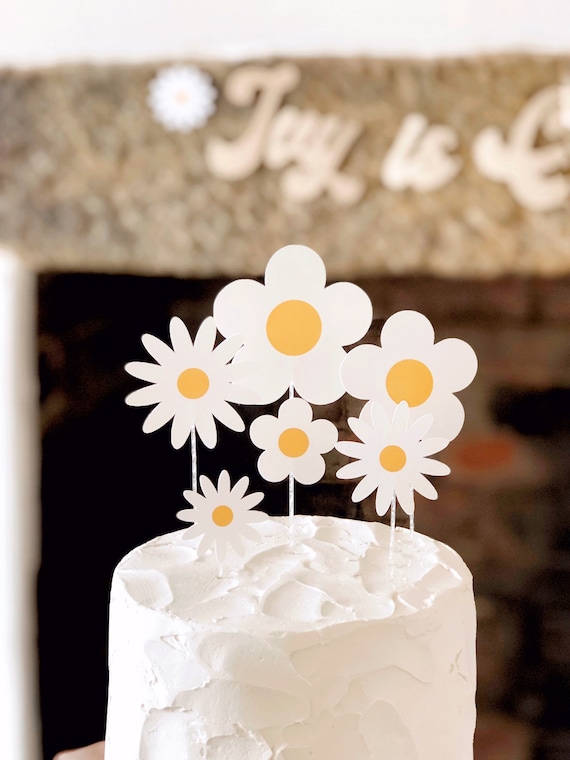 Decorated Cake Daisies